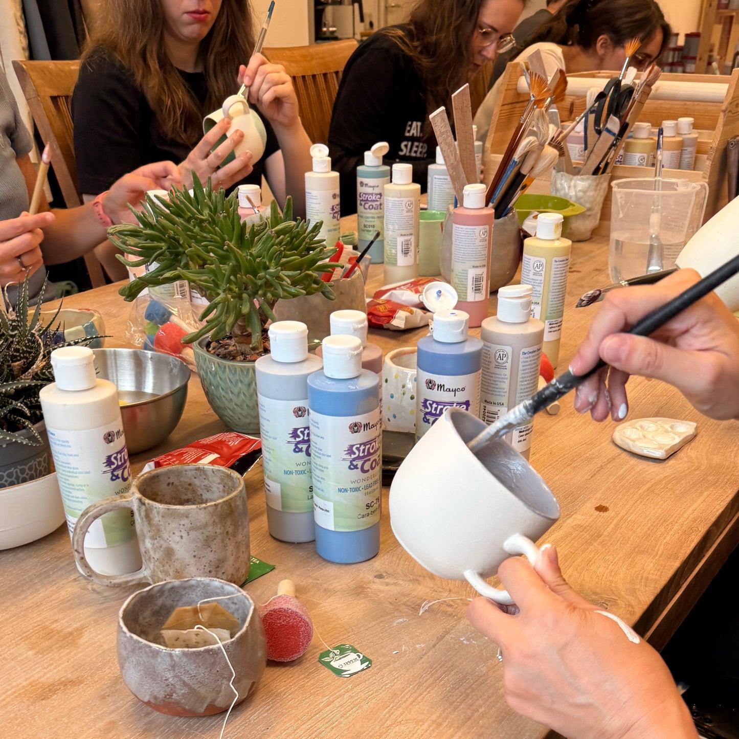 Painting ceramics, Fridays at 17:00