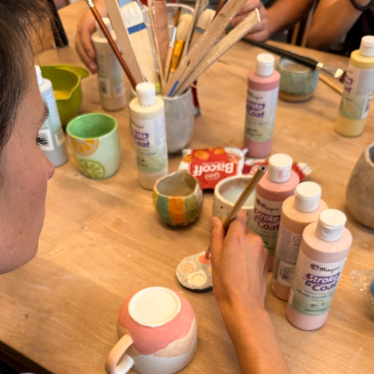 Painting ceramics, Thursdays at 17:00